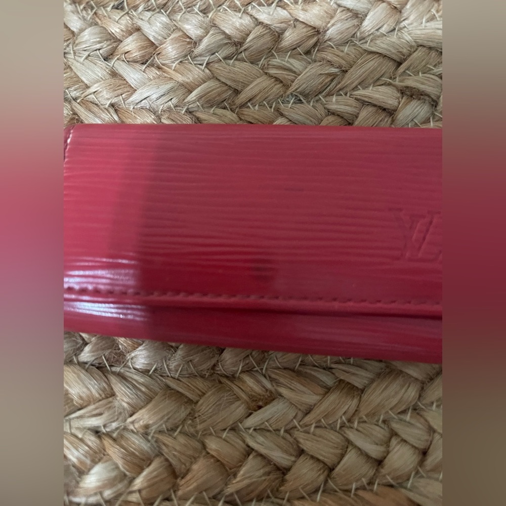 ❣️LOUIS VUITTON RED EPI KEY HOLDER❣️ - Picture 3 of 14
